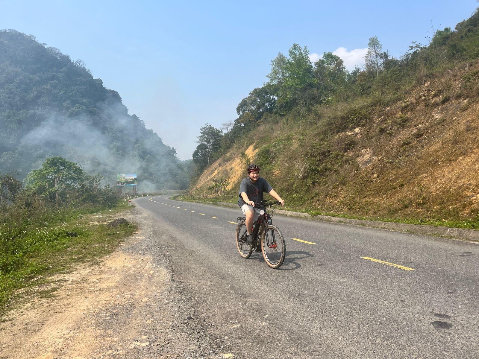 Cao Bang E-Bike Discovery: 6-Day Electric Mountain Bike Tour